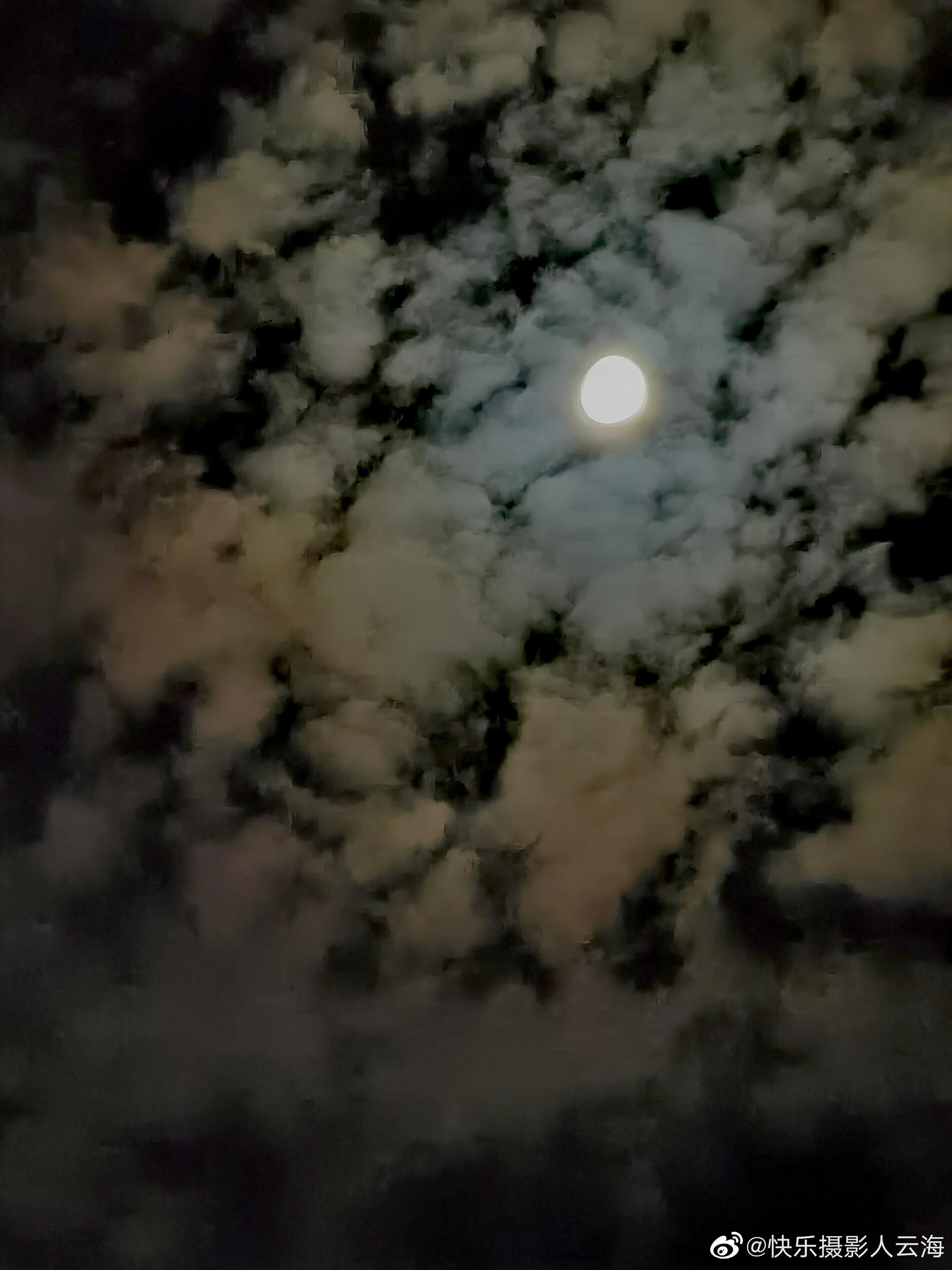 云和月.