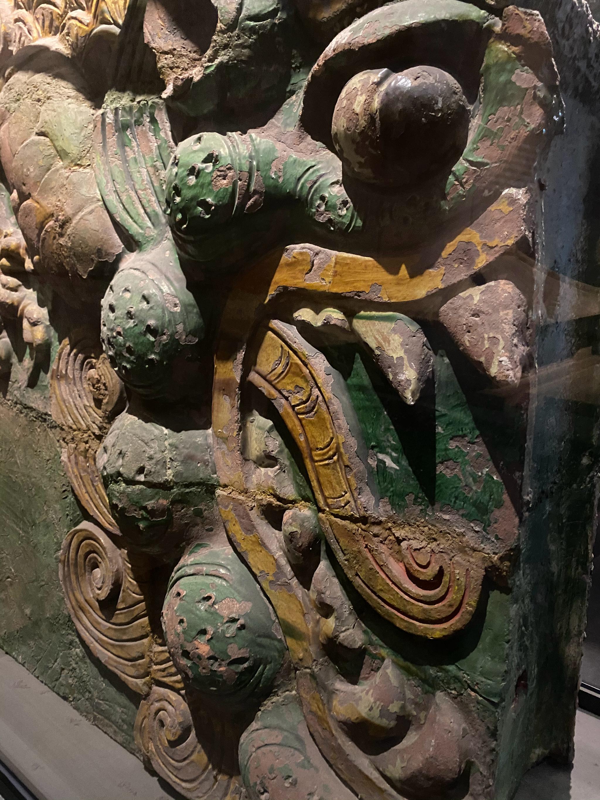 大同博物馆收藏了两件华严寺薄伽教藏殿的辽代琉璃鸱吻