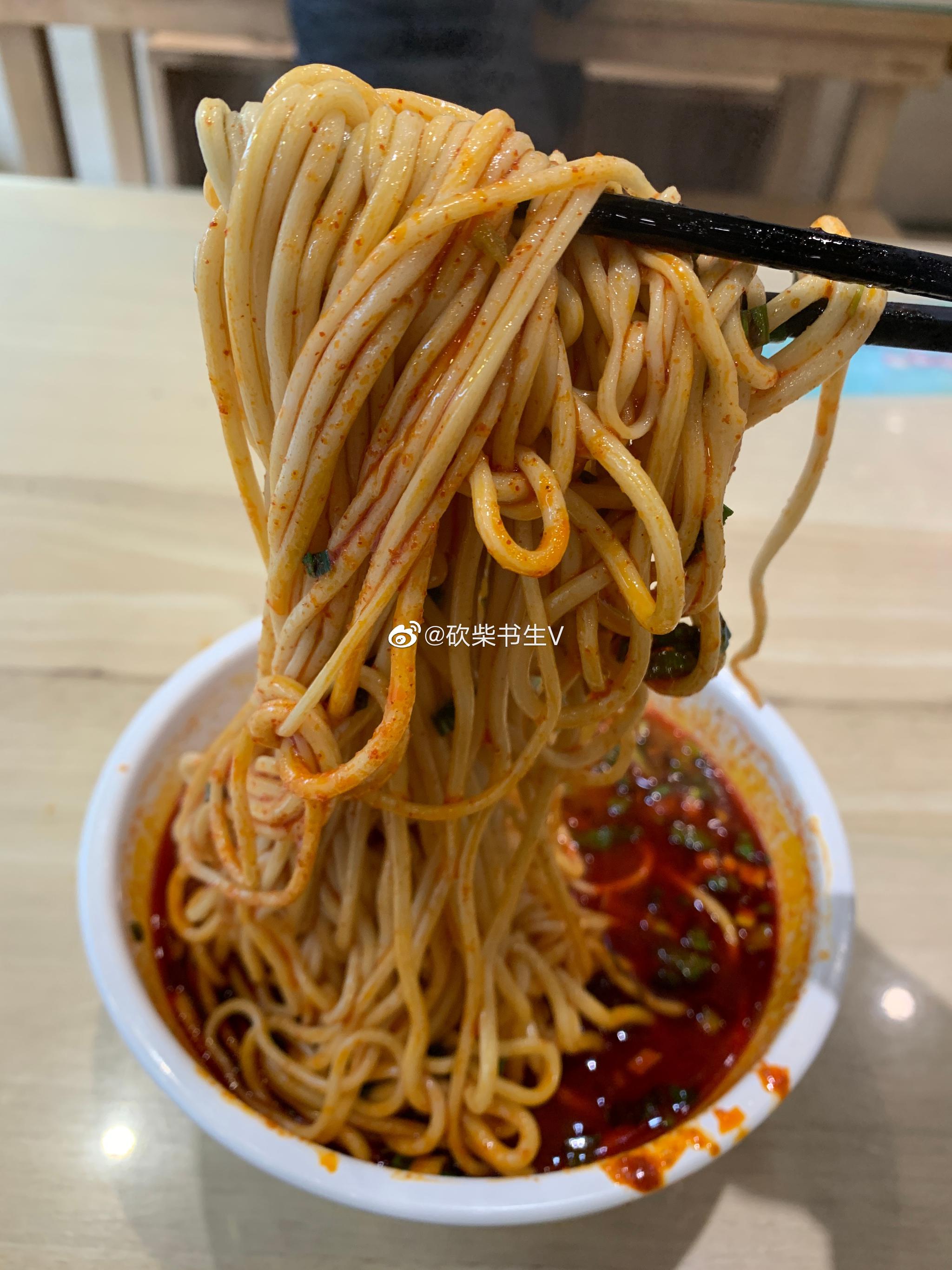 有不少粉丝问我兰州牛肉面哪家最好吃……
