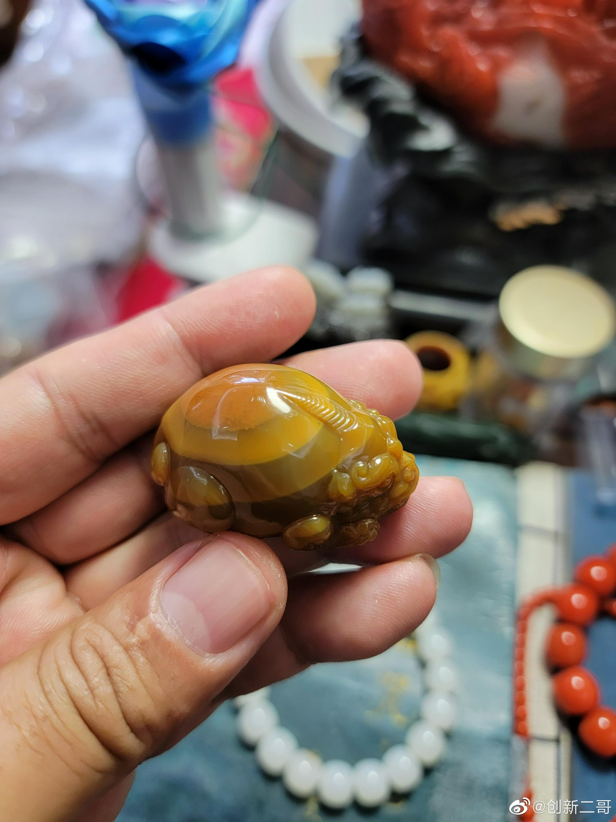 阿拉善玛瑙俏色巧雕,料子玉化,摘色干净,几件小精品
