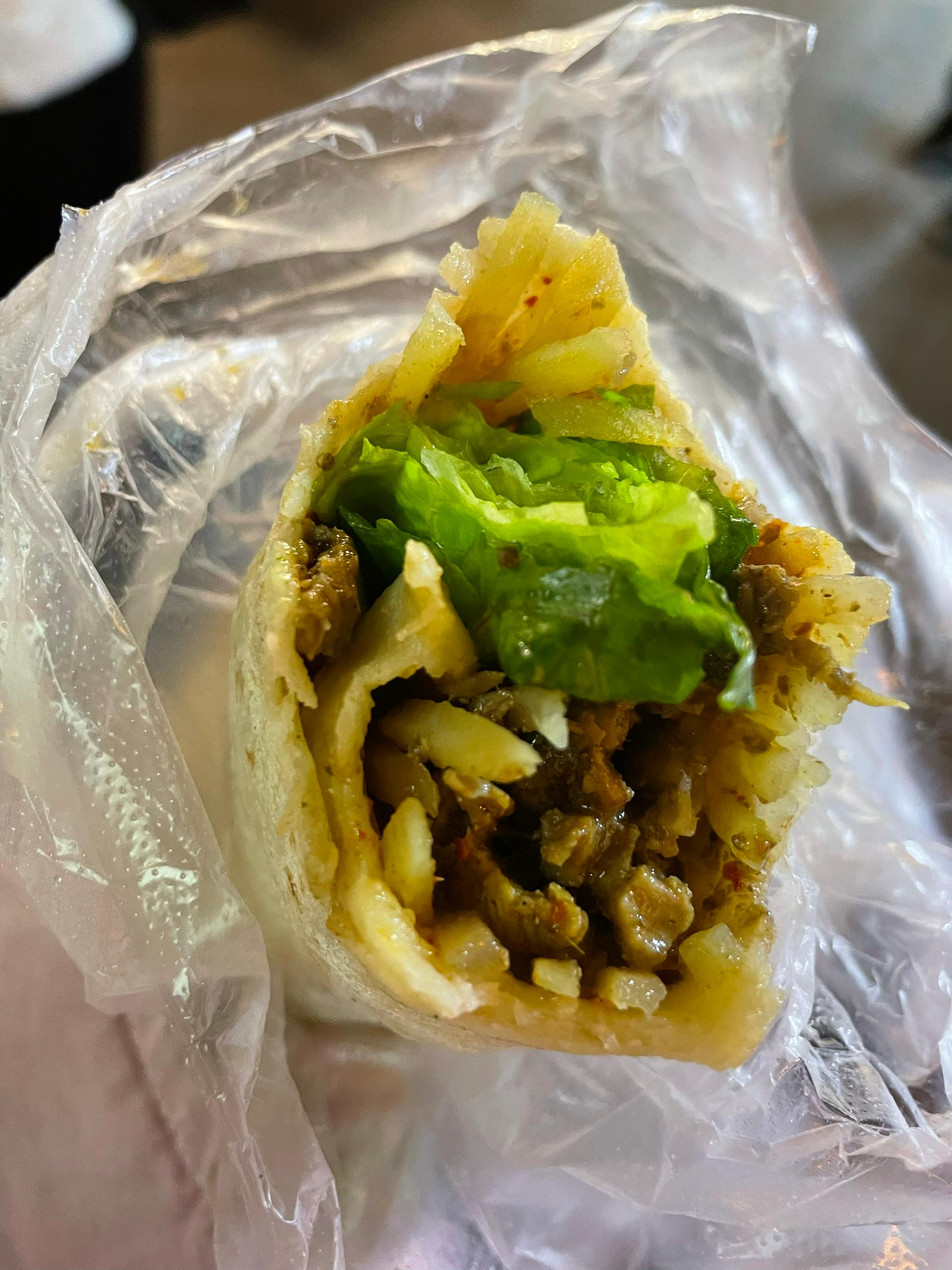 好饿好饿好饿来国购小吃街溜达溜达孜然羊肉卷馍