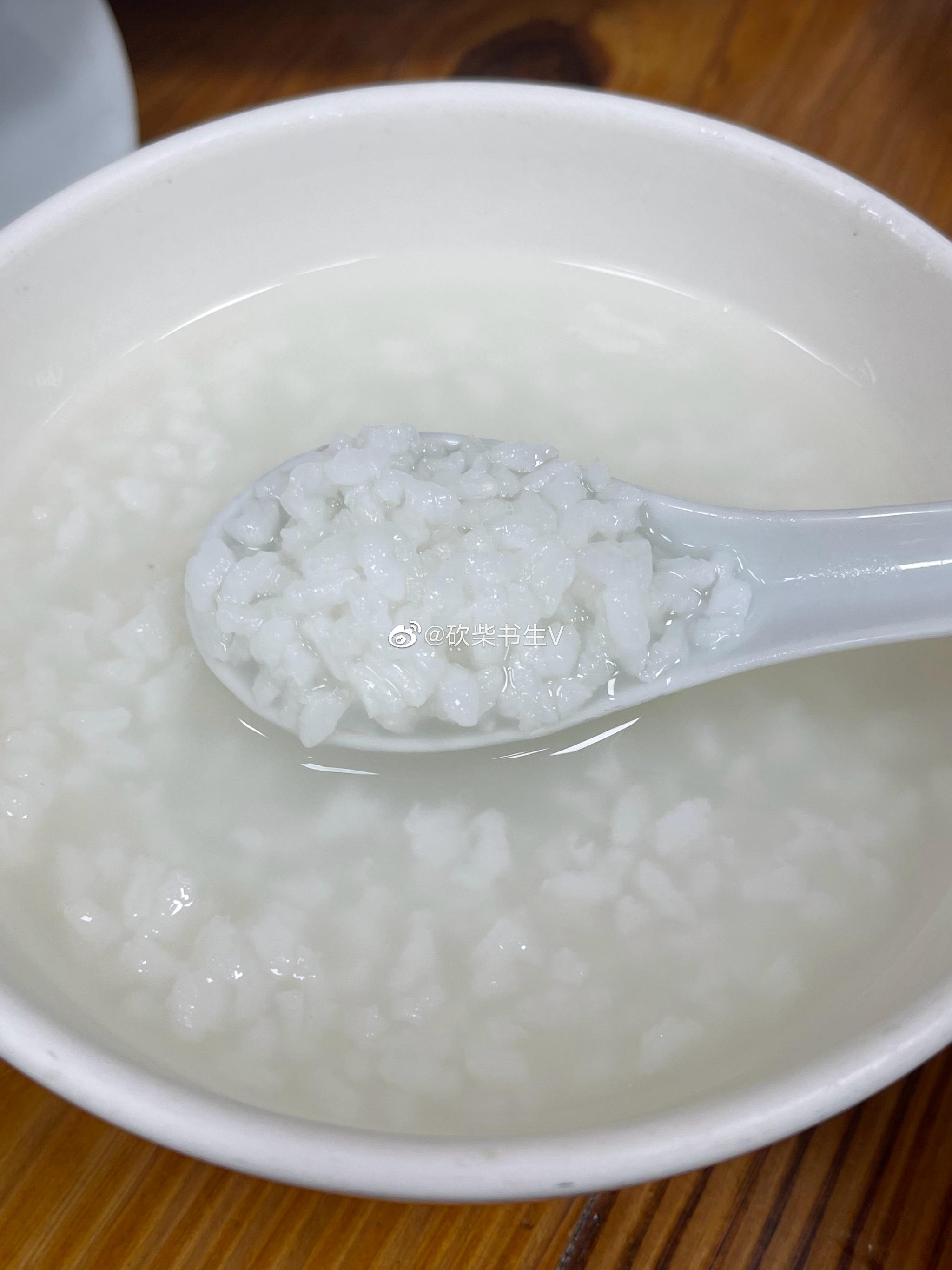 来潮汕这么多天,吃的最舒服的居然是汕头这碗白粥 青菜……