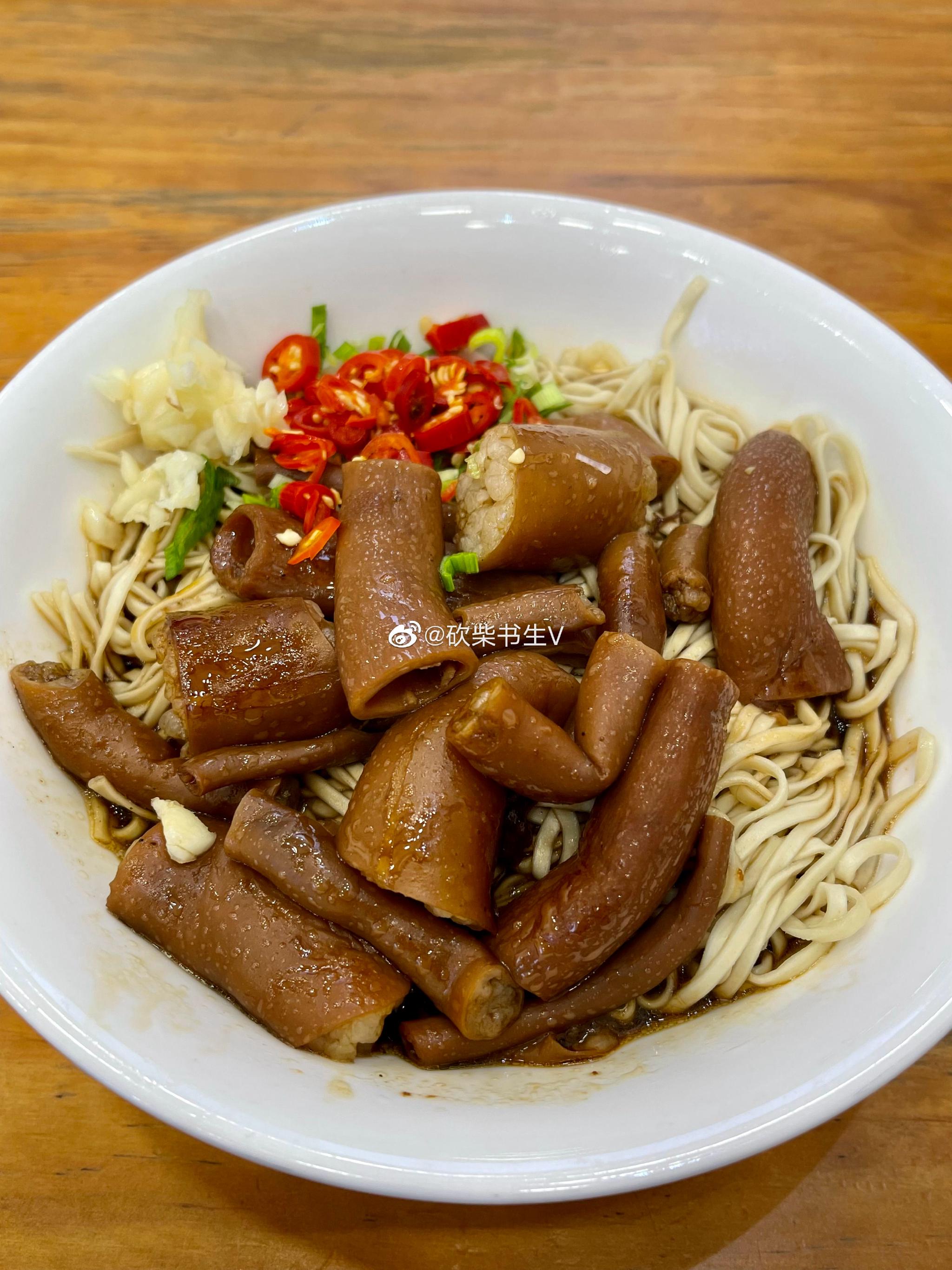 湖州衣裳街少东家练市羊肉,虽然地处商业步行街,但味道不含糊