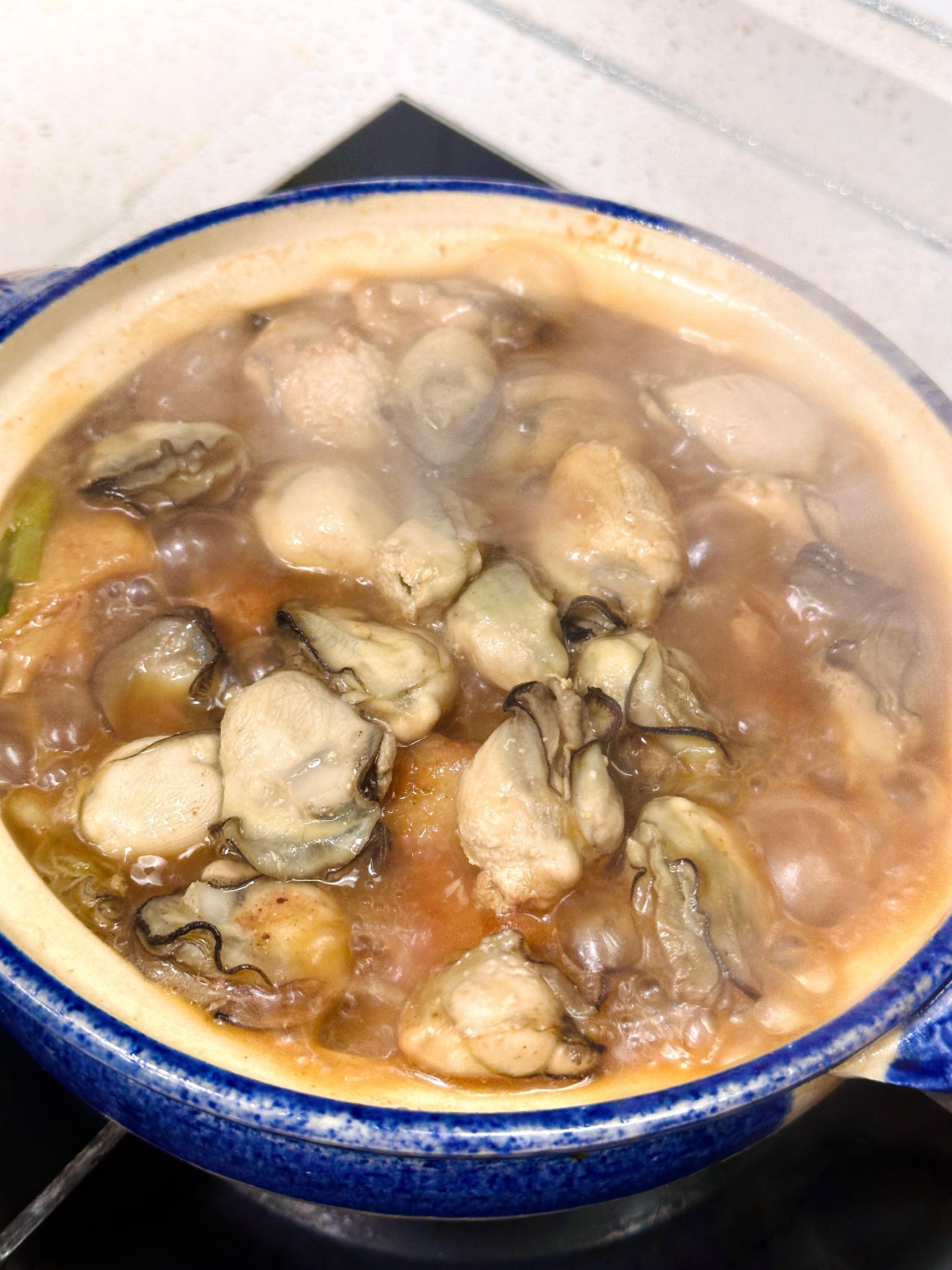 海鲜煲姜葱焗生蚝不一般的做法焗的时间很重要，出锅蚝肉非常肥美_哔哩哔哩_bilibili
