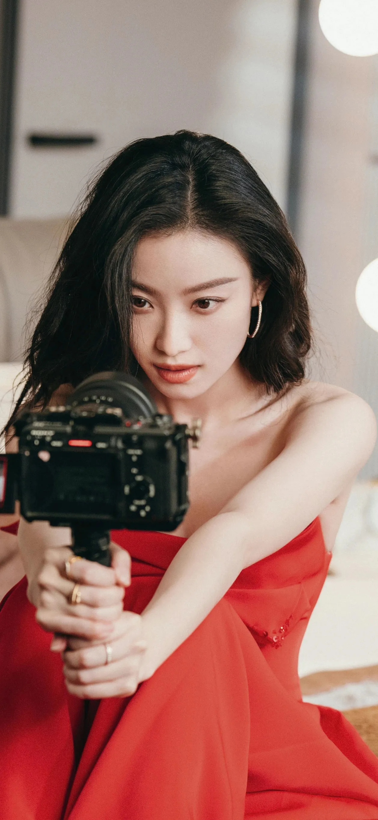 倪妮红色热烈写真壁纸