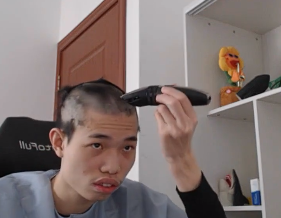 主播鲨鱼直播剃光头,造型不忍直视,这还是让吴宣仪脸红的男人吗