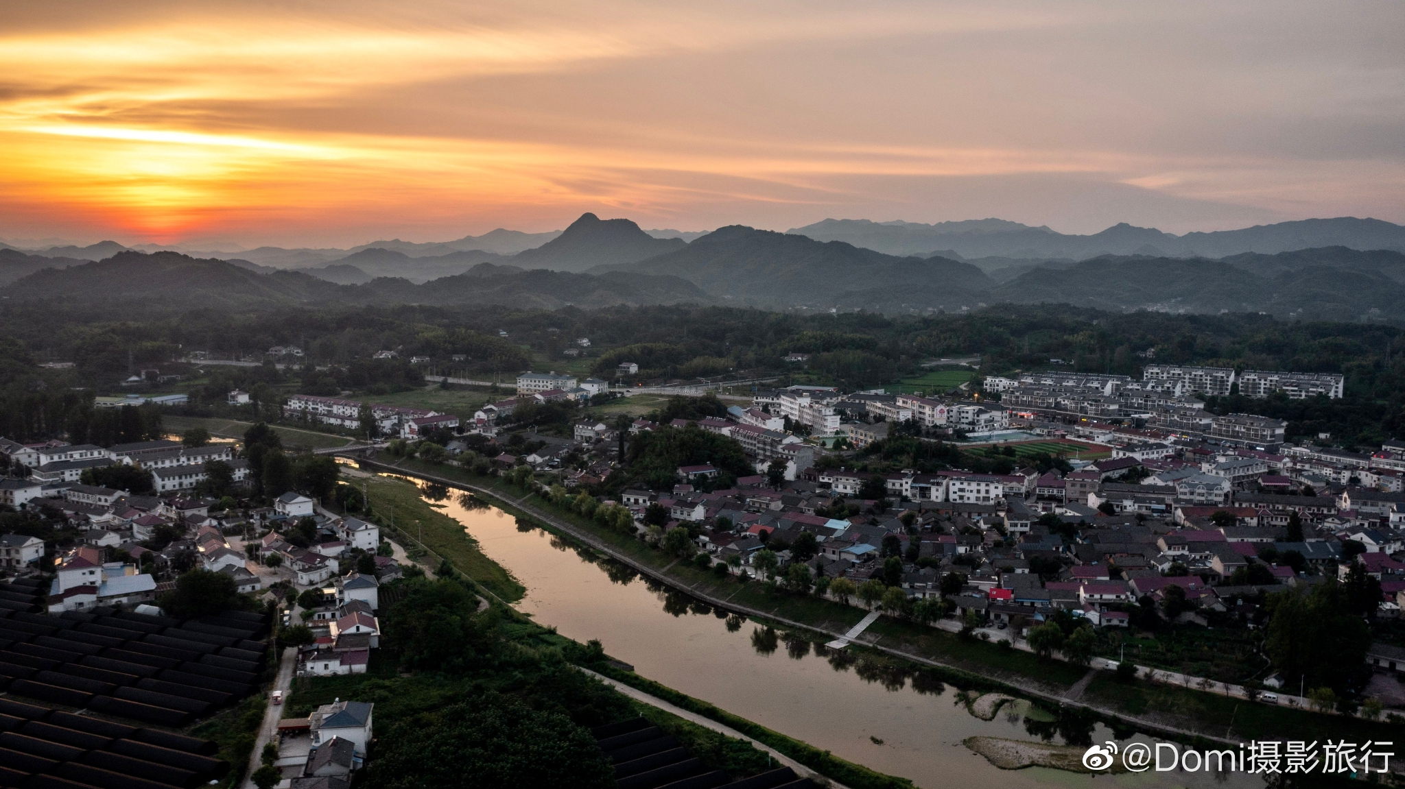 在黑石渡大桥遇见一场日落 看睡美人的妖娆身姿 听关于这里传说__财经