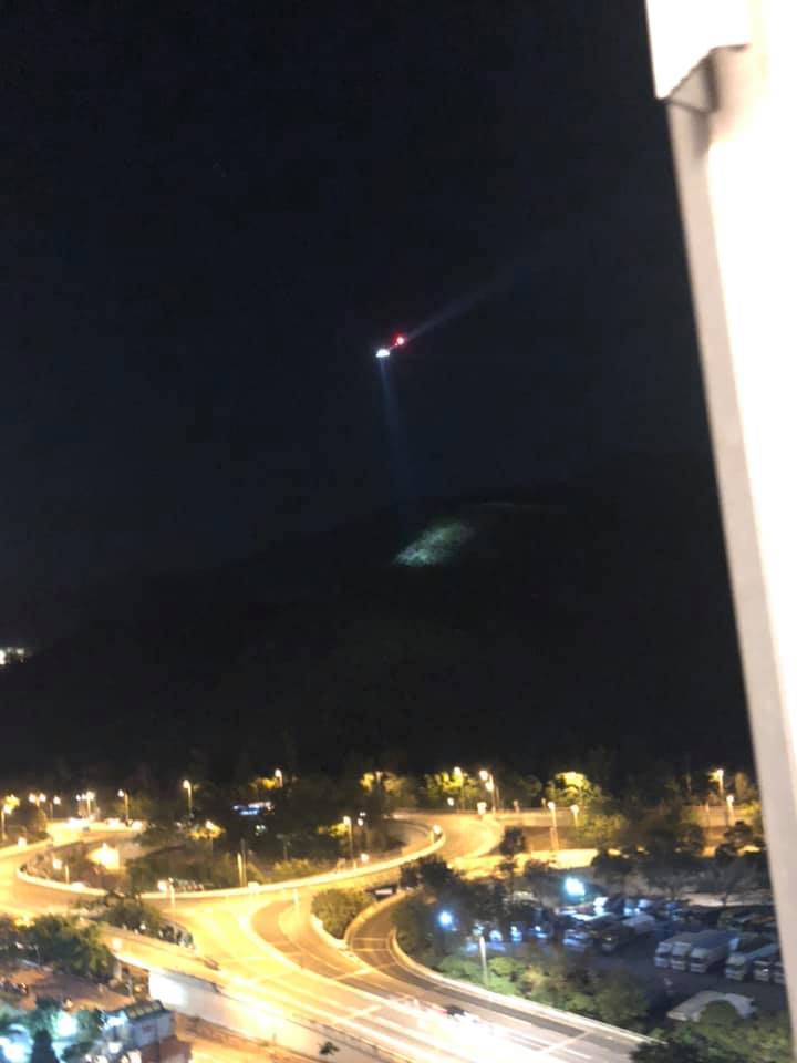 此刻的沙田 一名游人行山迷路了 报警求助