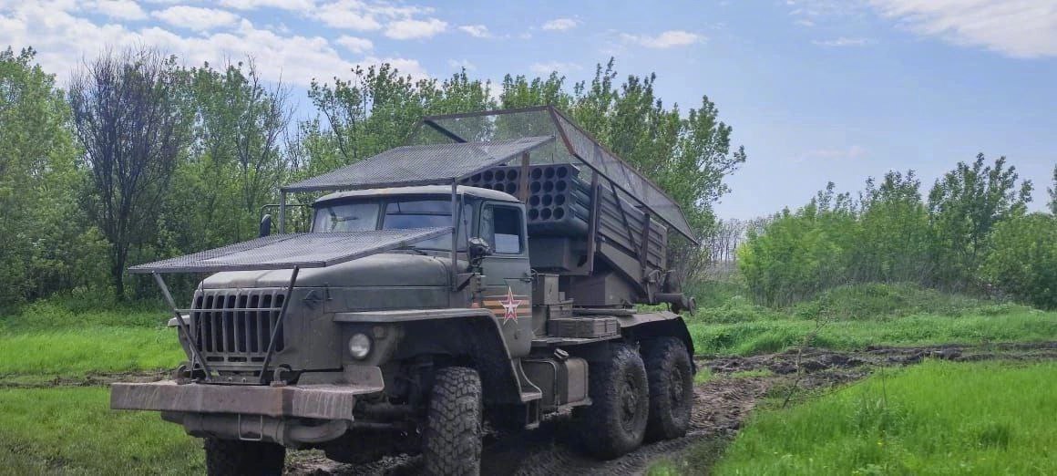 俄军冰雹改进型火箭炮系统配备新型防护顶棚!_高清图集_新浪网