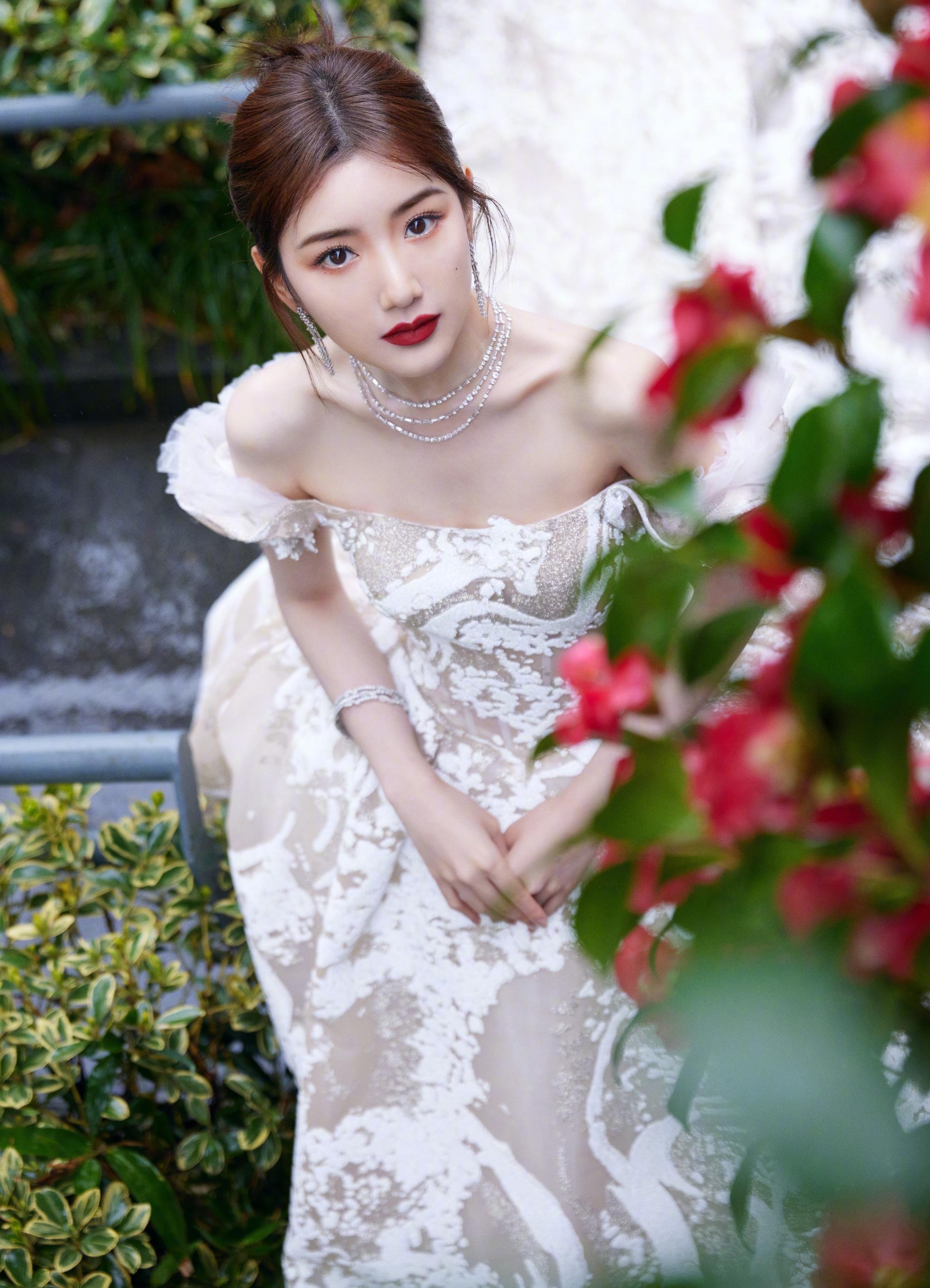 今日亮相2020明星们佩戴的珠宝盘点佩戴de