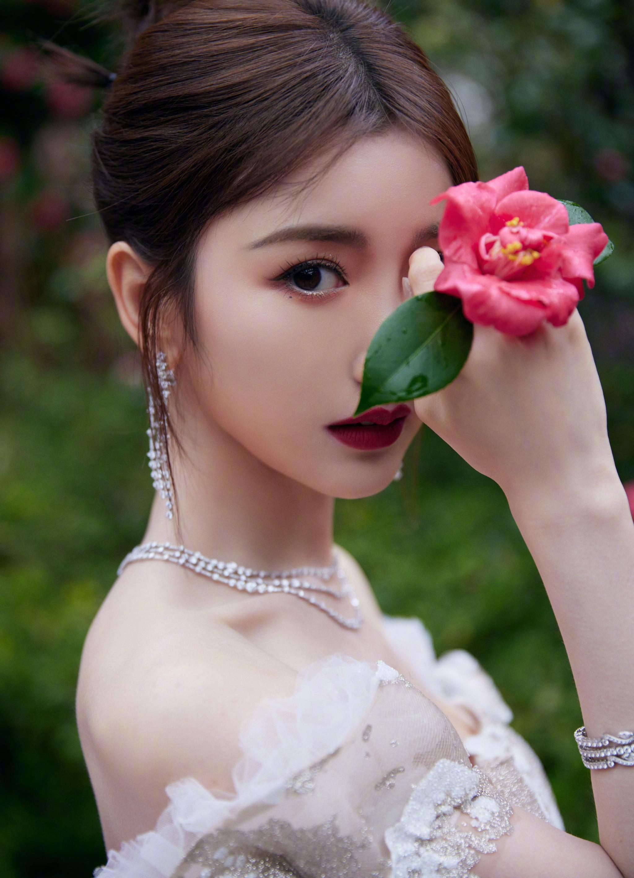 今日亮相2020明星们佩戴的珠宝盘点佩戴de