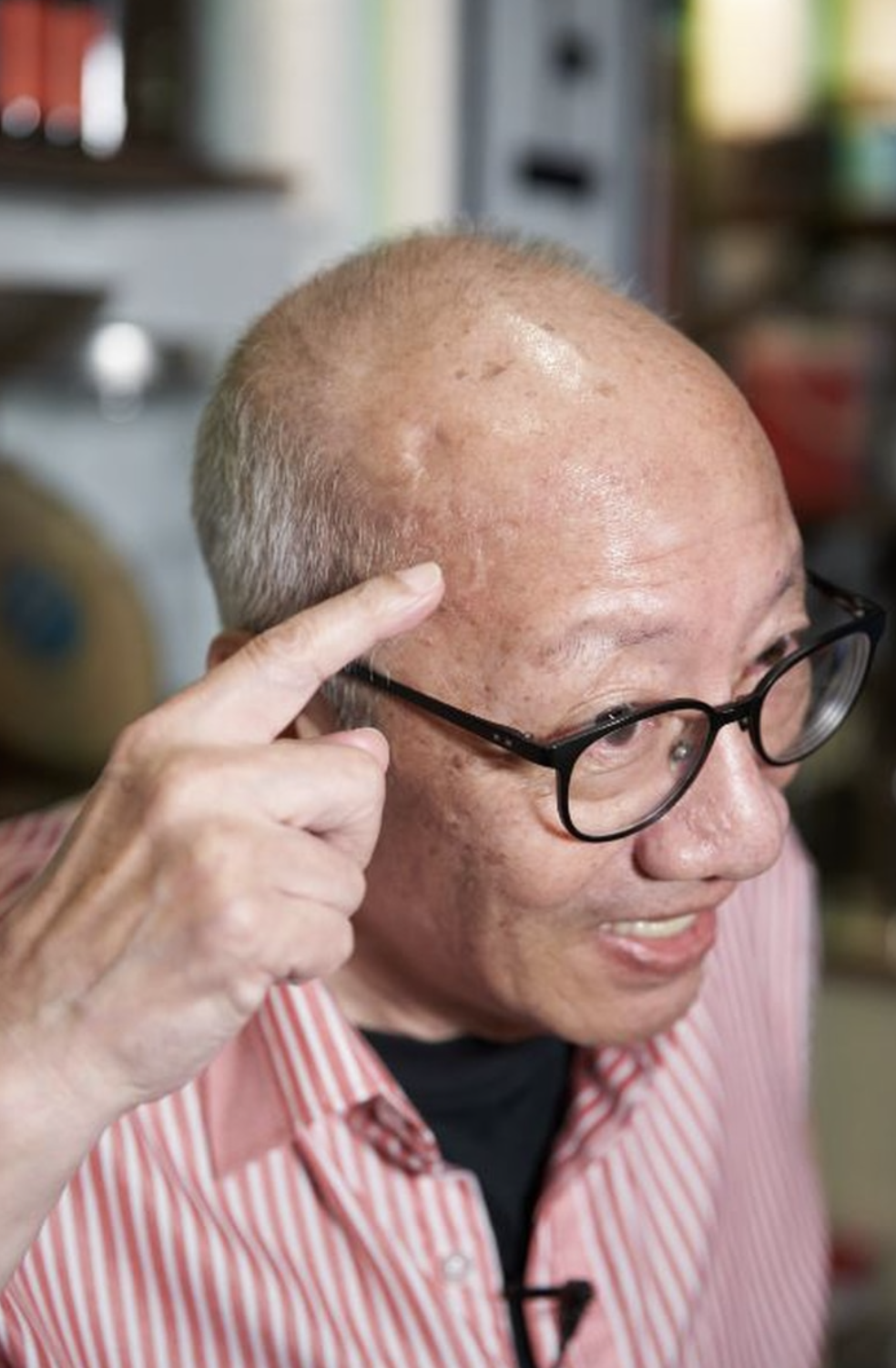 77岁tvb绿叶余子明被迫退休,自曝新约年薪一万,效力