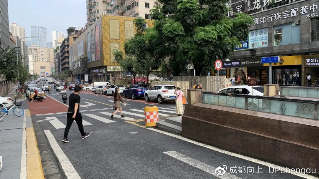 从百货大楼到 “ 天府红 ” ,天府广场的商业能重振雄风吗?__财经头条