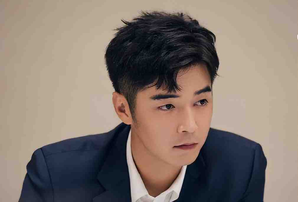 未见恋爱就已结婚，金世佳被曝隐婚生子，与抱孩子女子亲密互动休闲区蓝鸢梦想 - Www.slyday.coM