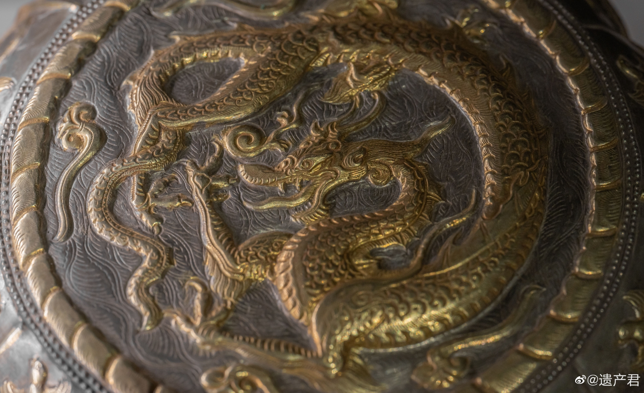 内蒙古博物院藏辽代龙纹金花银盒