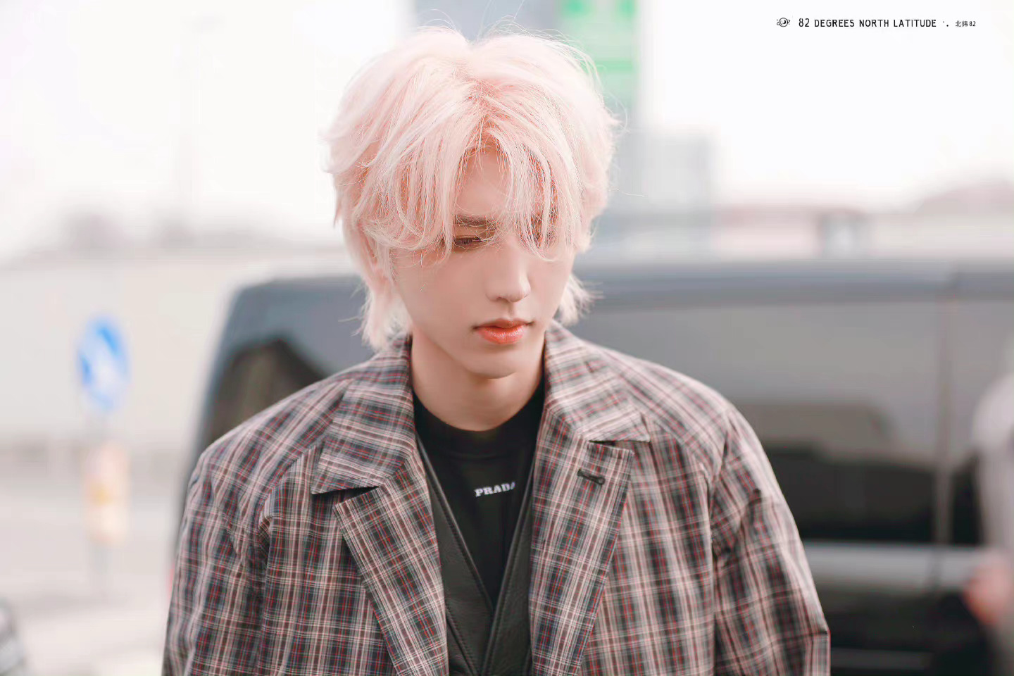 蔡徐坤米兰时装周饭拍,撕漫男照进现实