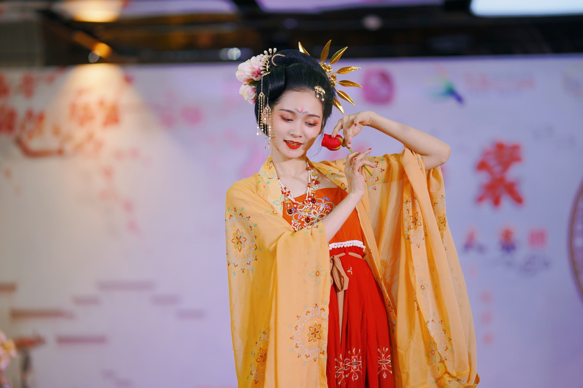 超气人coser 舞蹈专业的三坑少女 平平无奇的汉服娘_高清图集_新浪网