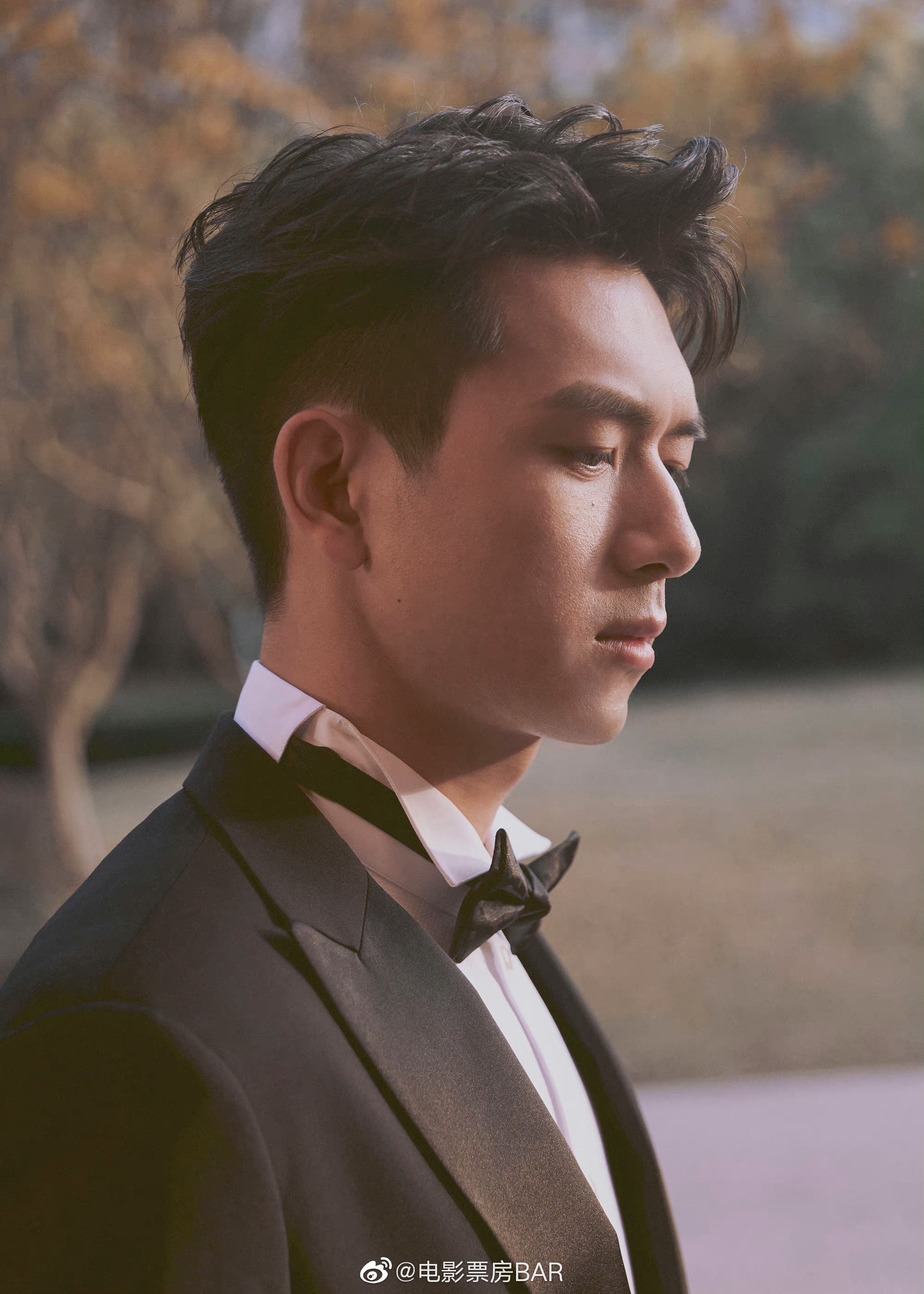 蔡徐坤李现王源三位男明星工作室的造型图