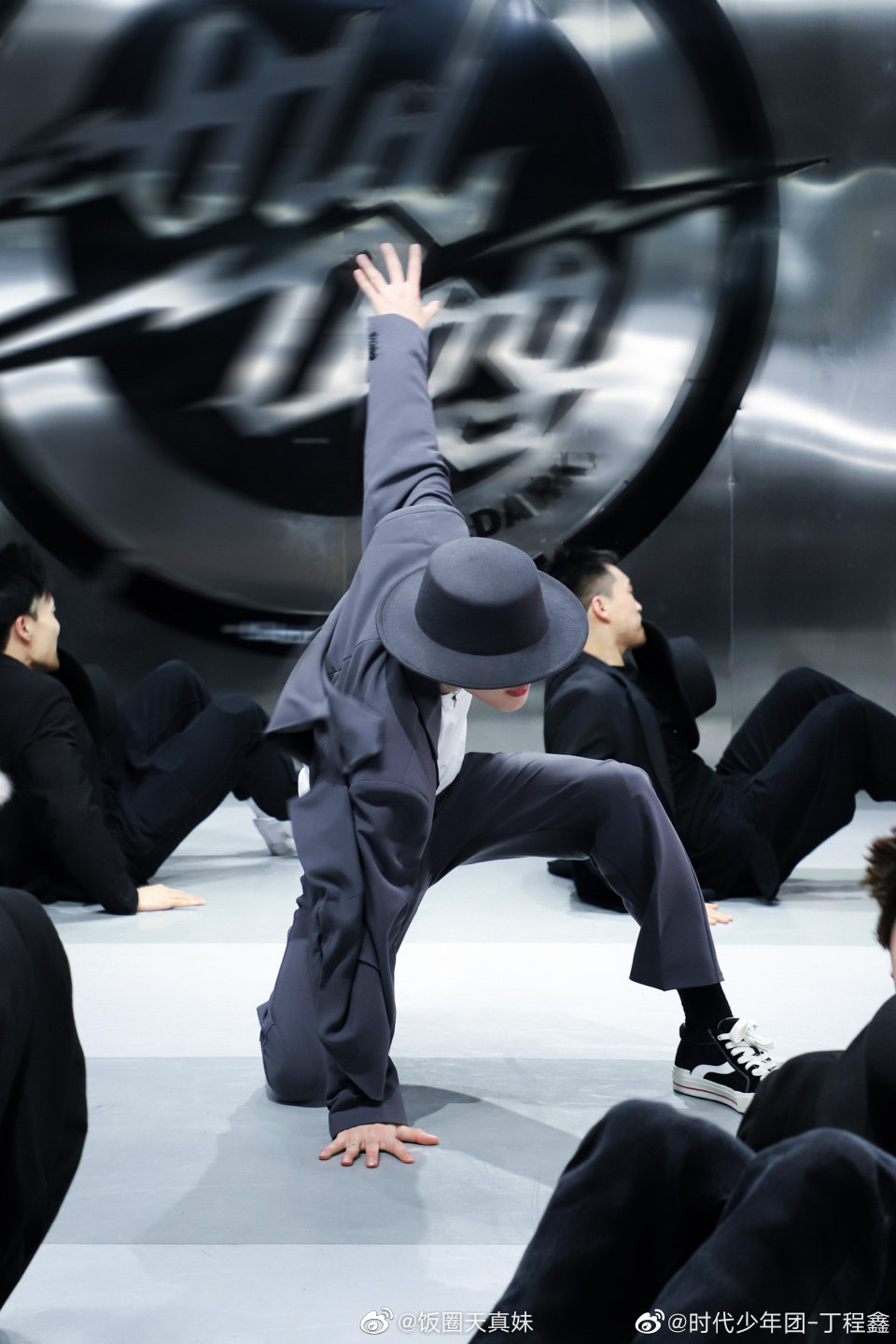 丁程鑫晒舞蹈照片也太帅了吧 帅哥跳舞…… - 丁程鑫照片最新图片