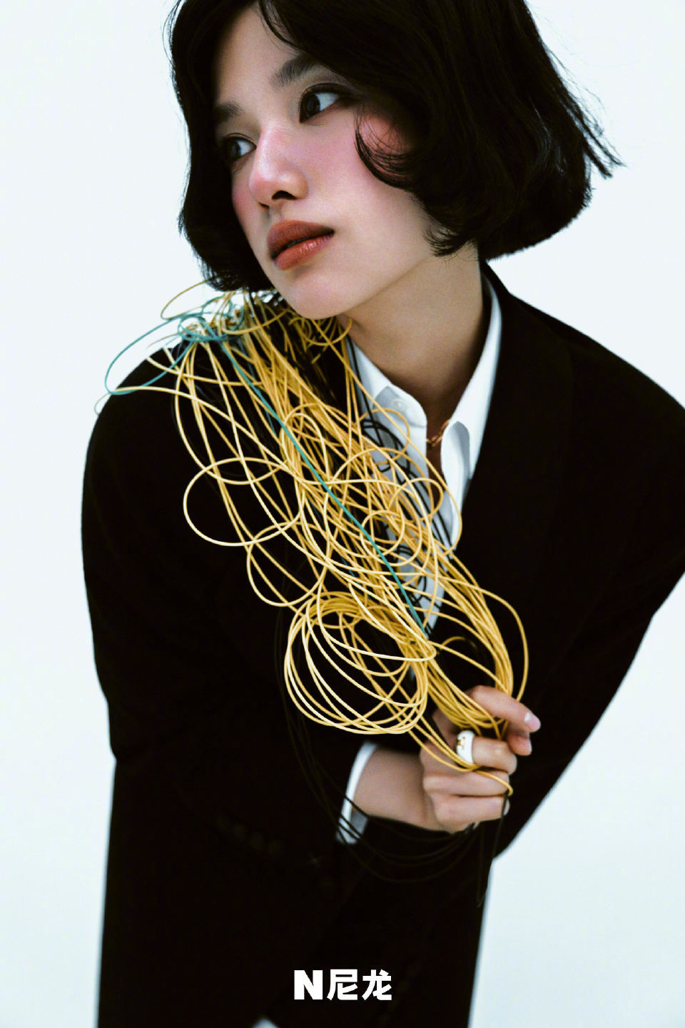 张婧仪尼龙nylon二月刊封面大片身穿celine出镜