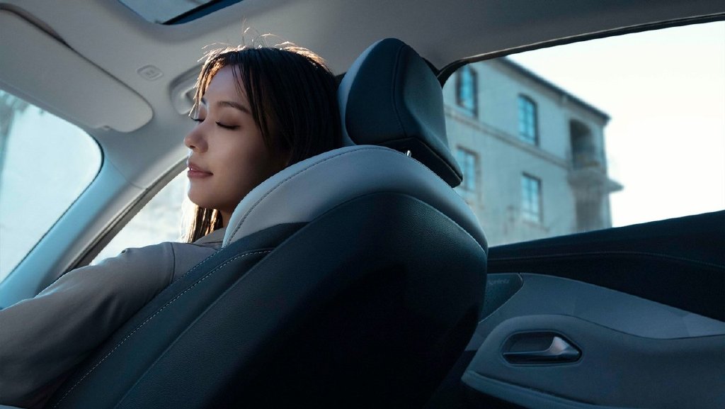 30万元买新能源掀背车选谁？求推荐！