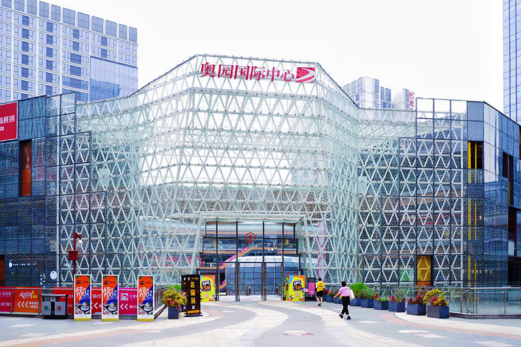 酒店占据了番禺新cbd的核心位置,与新晋购物休闲胜地奥园国际中心相连