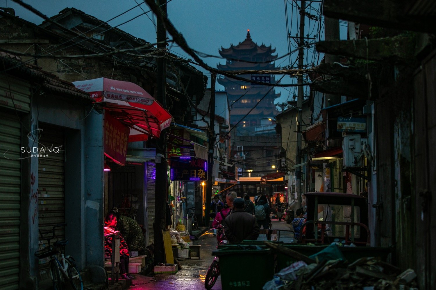 实拍武汉老街:黄鹤楼下的菜市文化,人间烟火皆有温情