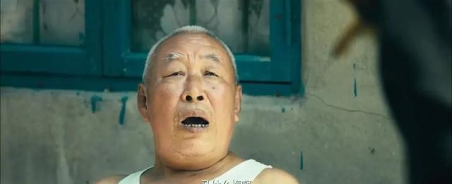 83岁“潮流爷爷”火了,打扮像20岁小伙,把菜市场当走秀场休闲区蓝鸢梦想 - Www.slyday.coM