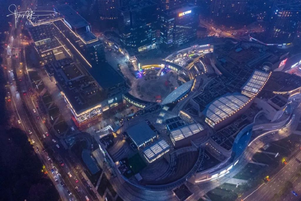 航拍夜杭州之远洋乐堤港运河边的艺术购物中心