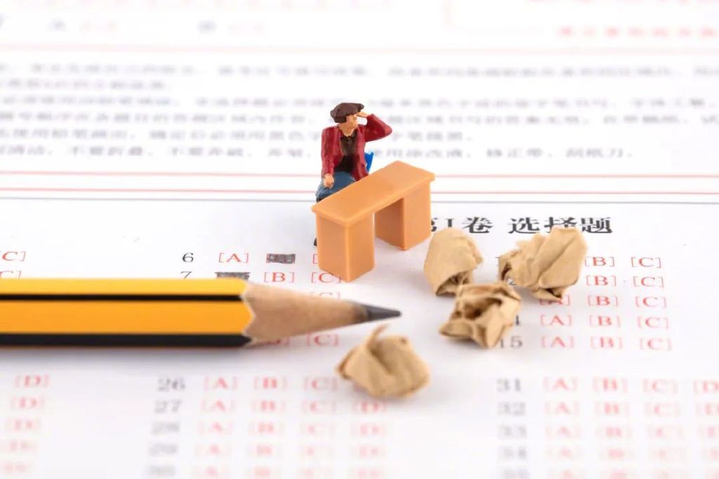 面试7个人，4个是博士休闲区蓝鸢梦想 - Www.slyday.coM