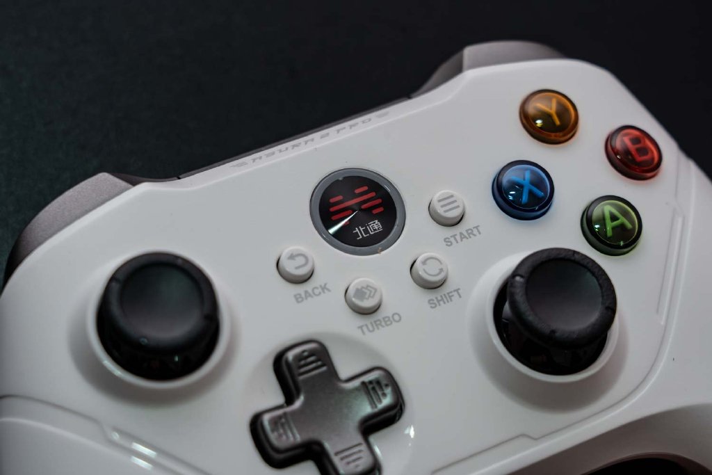 炎炎夏日暑期到来不如宅家打游戏北通三款游戏手柄体验