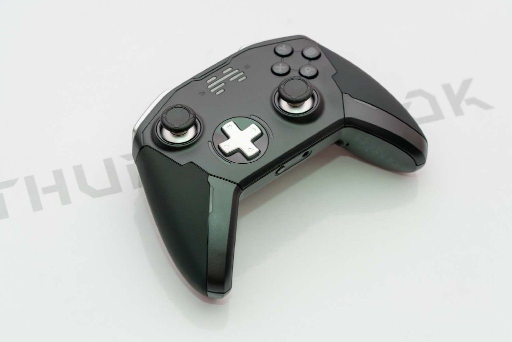 炎炎夏日暑期到来不如宅家打游戏北通三款游戏手柄体验