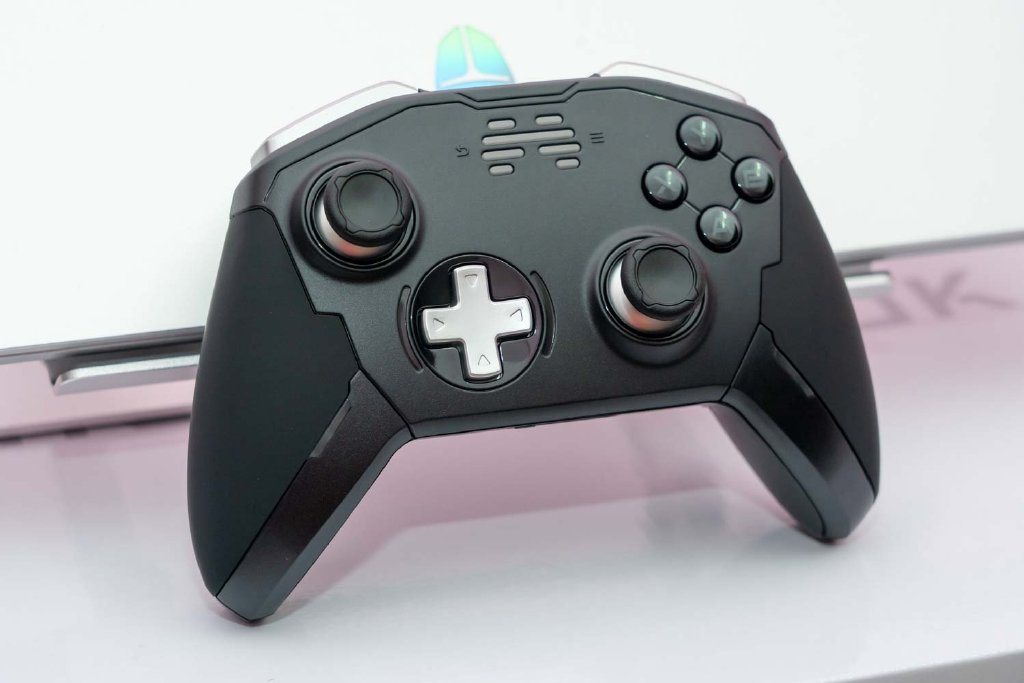 炎炎夏日暑期到来不如宅家打游戏北通三款游戏手柄体验