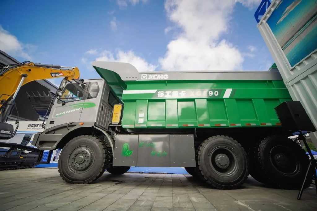 徐工纯电动宽体自卸车交付"世界500强"-新浪汽车