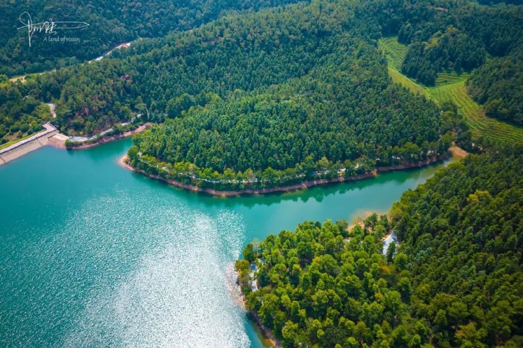 航拍40度高温下的甘岭水库,旁边就是有112年历史的长乐林场休闲区蓝鸢梦想 - Www.slyday.coM 航拍40度高温下的甘岭水库,旁边就是有112年历史的长乐林场休闲区蓝鸢梦想 - Www.slyday.coM