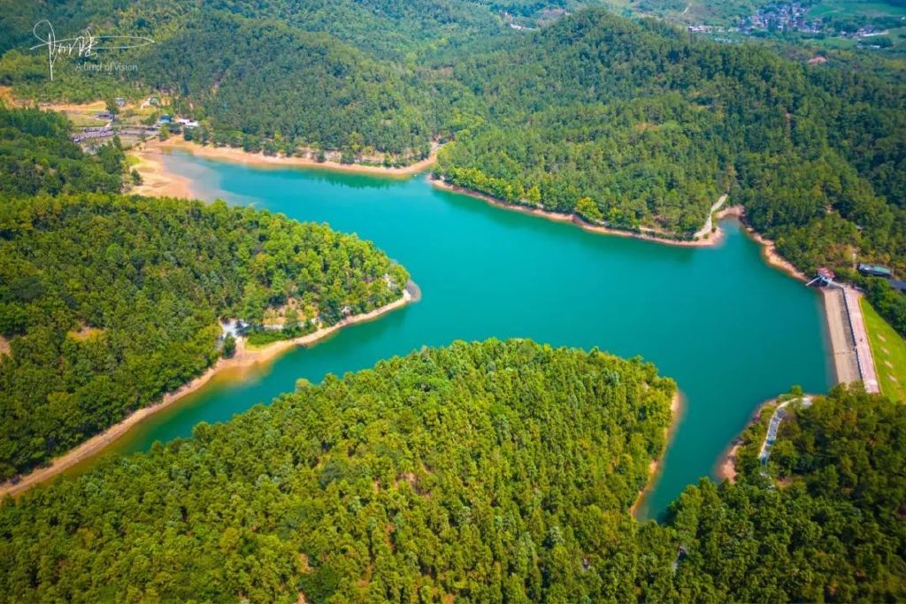 航拍40度高温下的甘岭水库,旁边就是有112年历史的长乐林场休闲区蓝鸢梦想 - Www.slyday.coM 航拍40度高温下的甘岭水库,旁边就是有112年历史的长乐林场休闲区蓝鸢梦想 - Www.slyday.coM