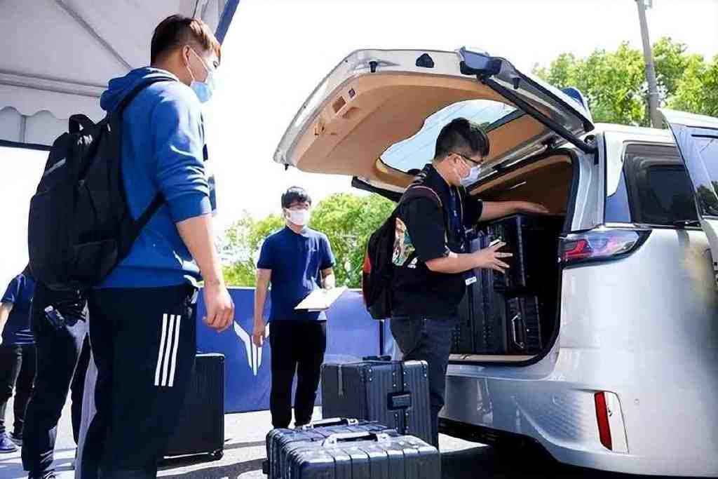 豪华MPV用户最看重的安全和舒适 岚图梦想家给你安排得明明白白休闲区蓝鸢梦想 - Www.slyday.coM