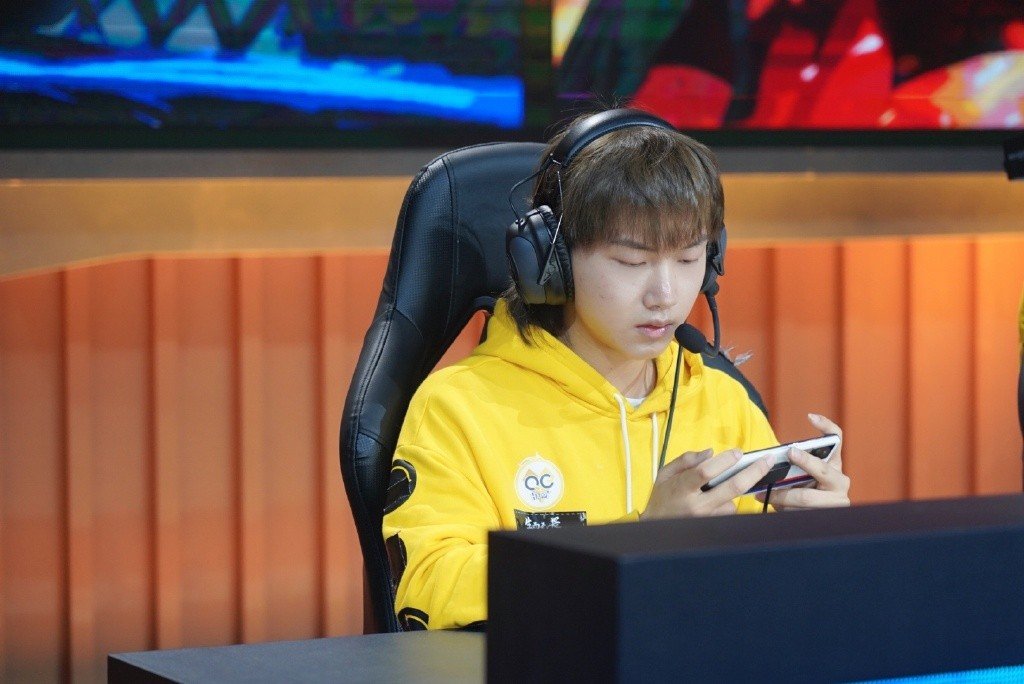 可以说qg的核心依旧是飞牛,如果老板早点明白过来,qg的成绩也就不至于