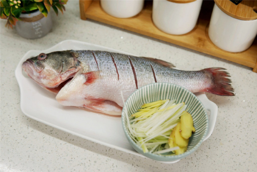清明时节吃鲈鱼