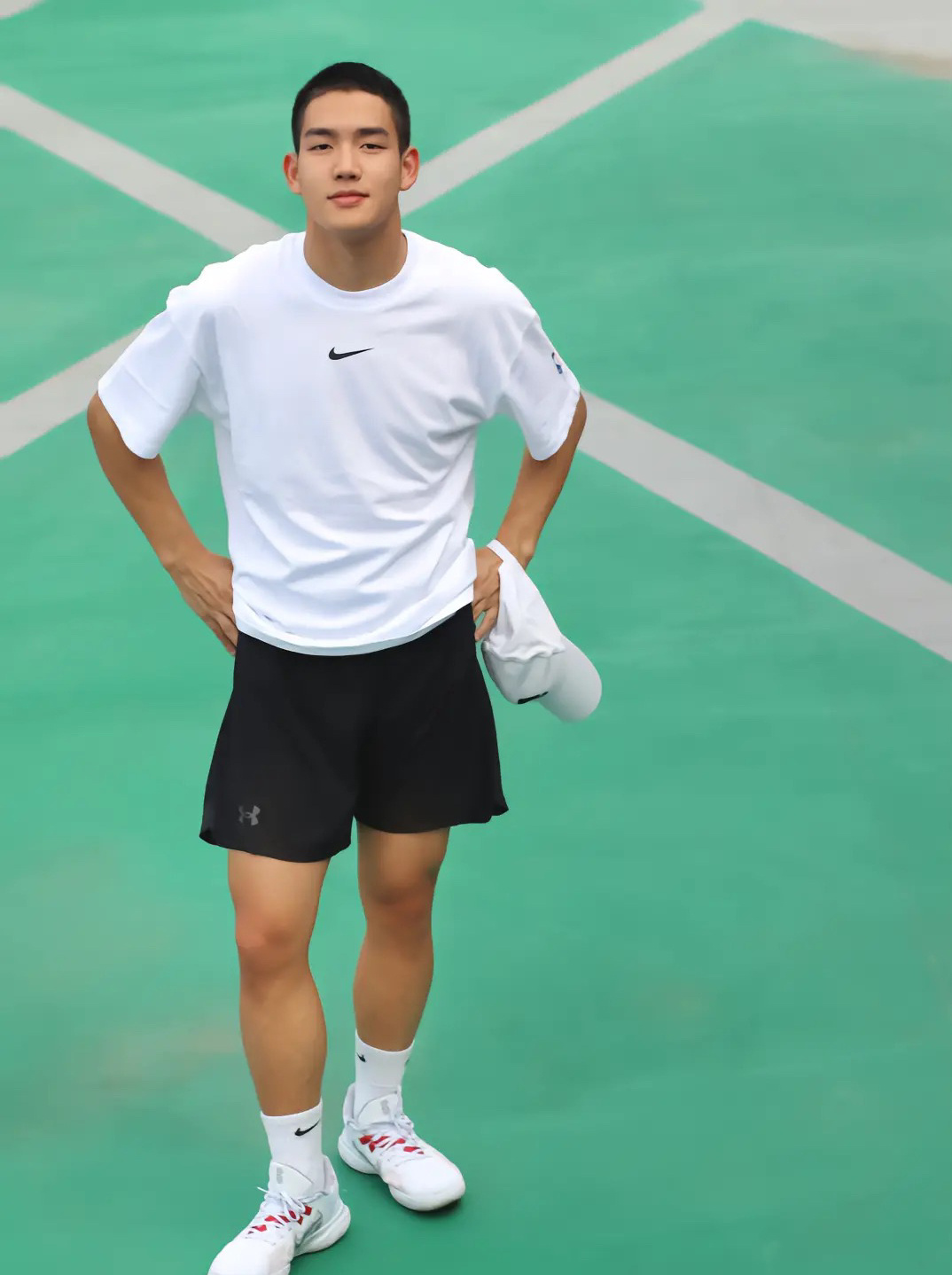 单眼皮寸头帅哥九连拍