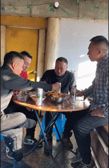 嘿！张同学，你被交警蜀黍盯上了休闲区蓝鸢梦想 - Www.slyday.coM