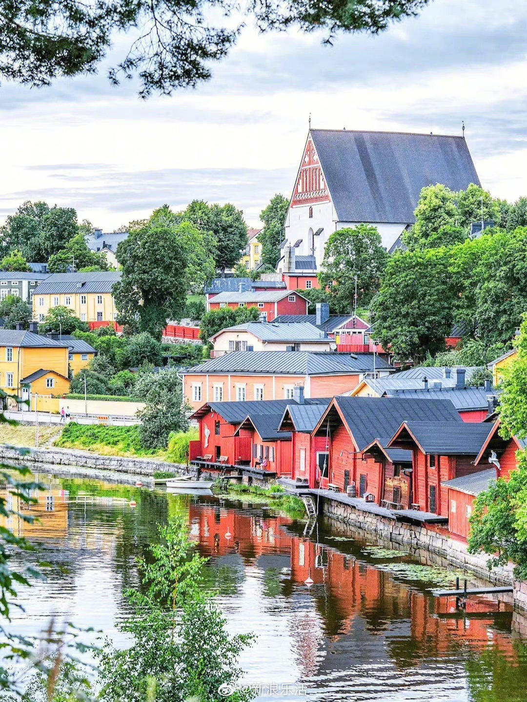 芬兰波尔沃住进动漫里的童话小镇