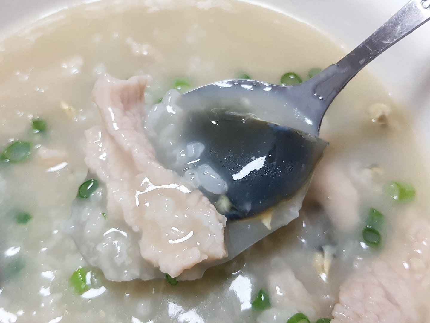 深夜食堂:一人份皮蛋瘦肉粥,电饭煲就可以