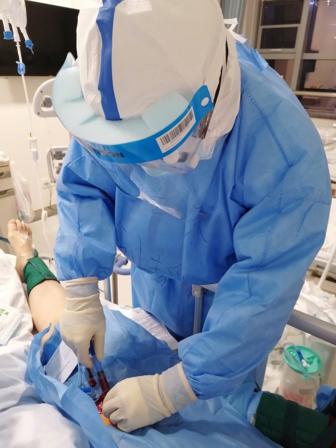 刚进入病区两个小时,我就撑不住了 | 医生抗疫手记