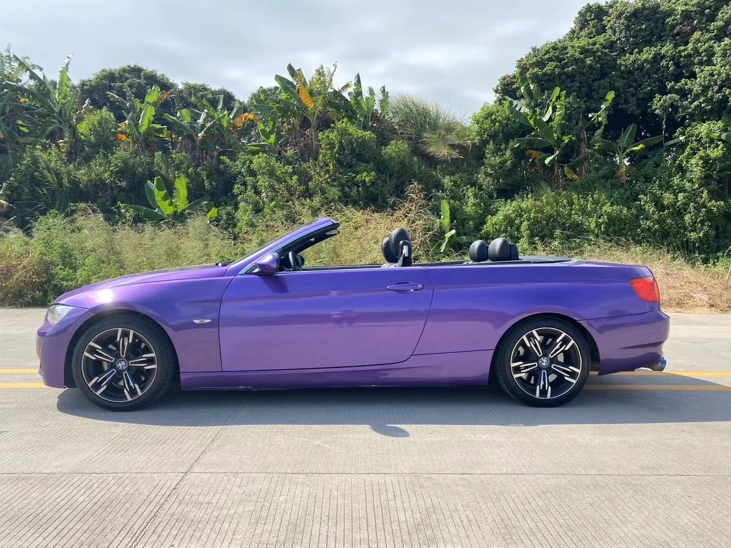 12款宝马330ci售价9万整车弥漫着优雅的气息