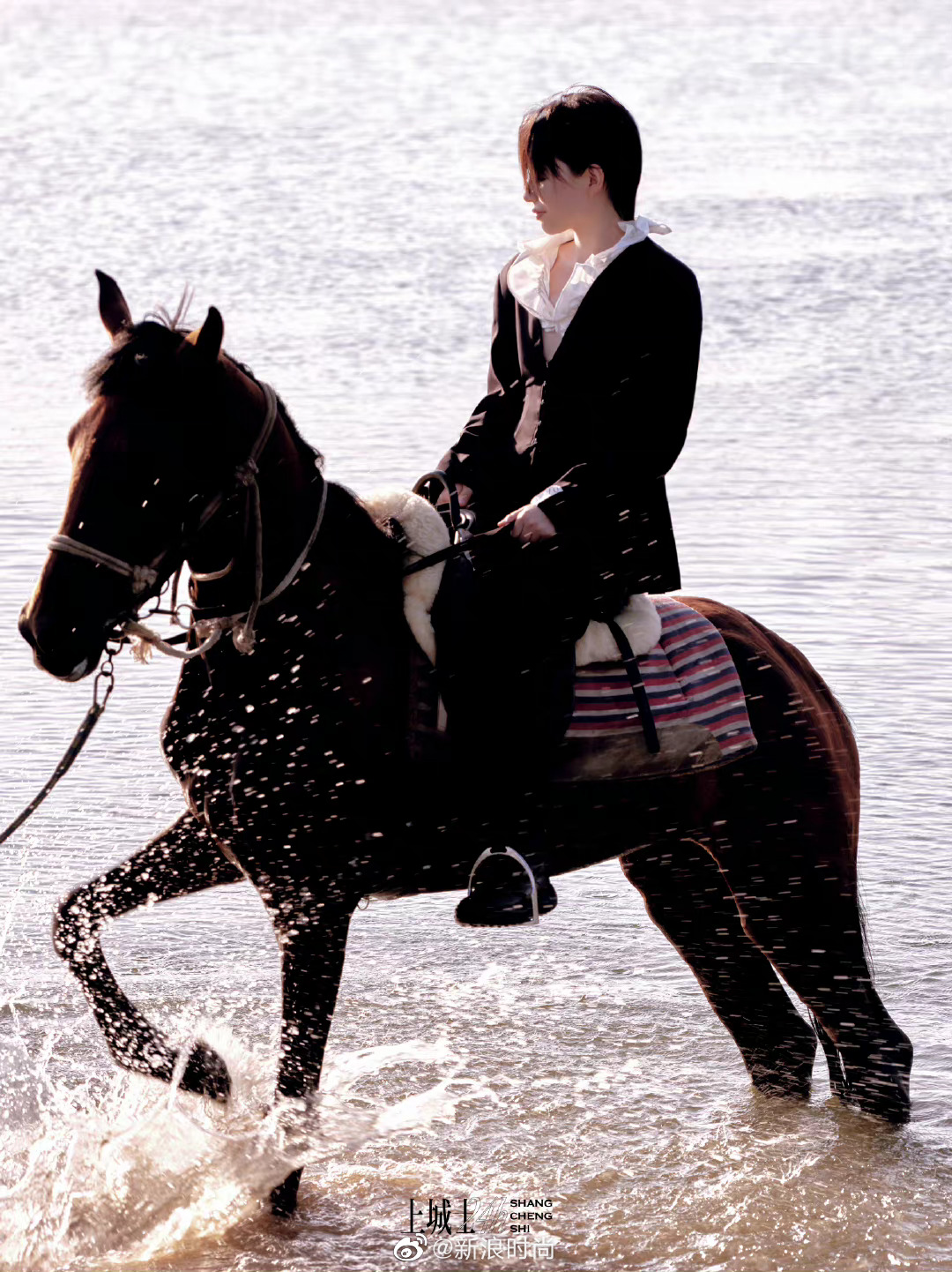 明星骑马大片__财经头条