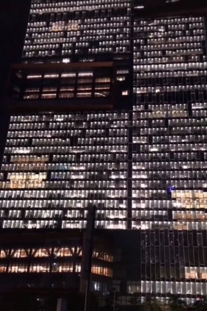 凌晨一点钟的腾讯大厦依旧灯火通明……__财经头条