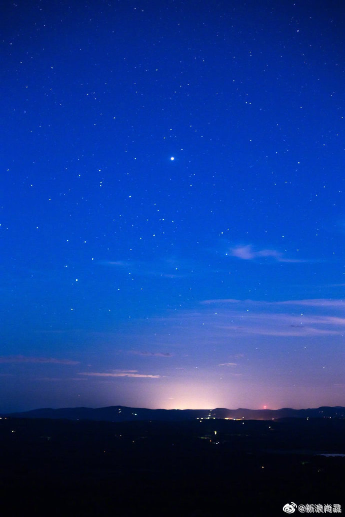 夜深了,看看辽阔包容的星空吧. 晚安