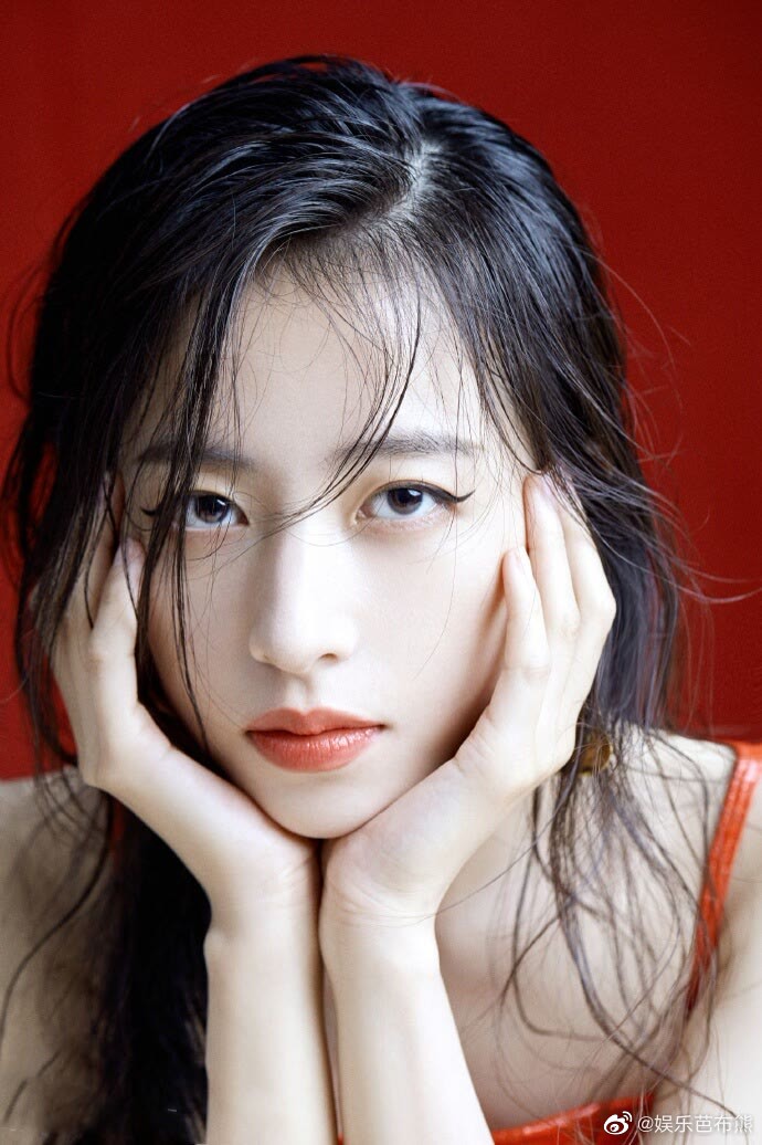 周雨彤,1994年9月21日出生于安徽省淮南市,中国内地女演员