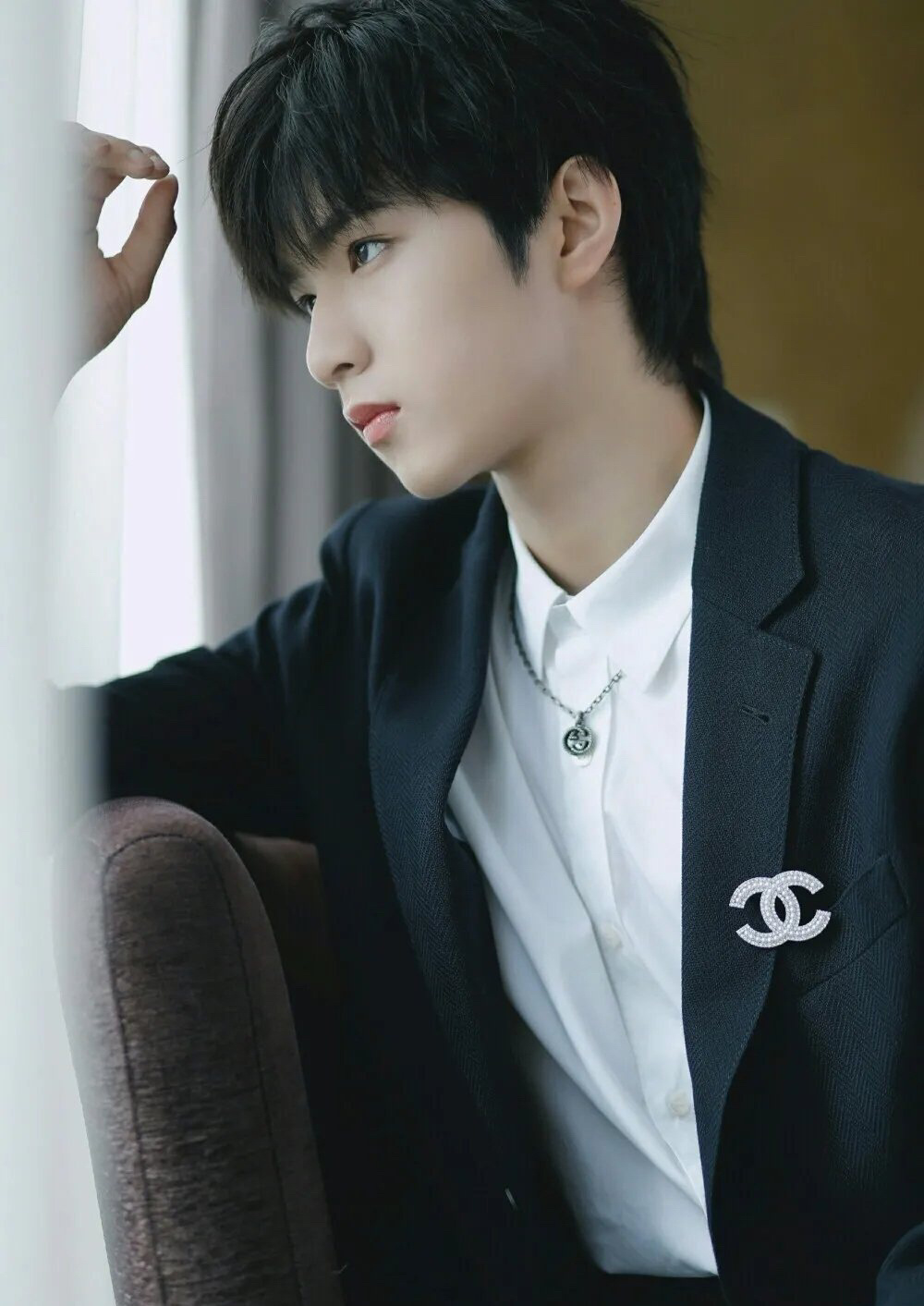 穿黑西装的的刘耀文真的是满足我对小说男主的所有标准